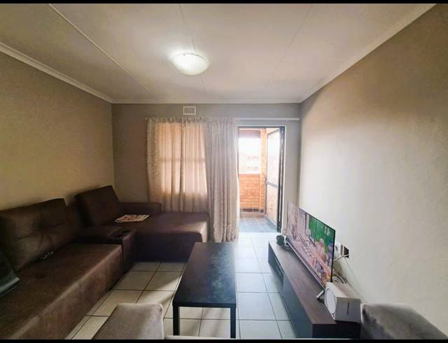 2 BEDROOM APARTMENT FOR SALE IN HEUWELOORD